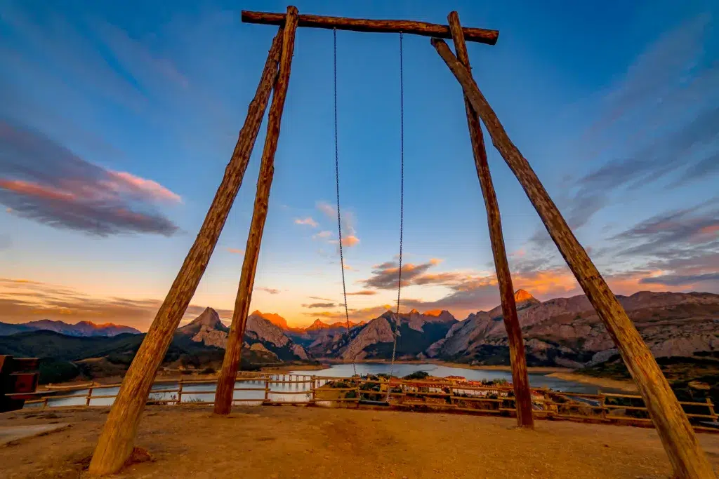 El columpio de Riaño. Por José R. Marqués.