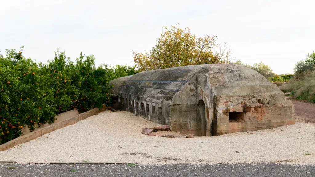 Búnker de la guerra civil española y plantación de mandarinas en Nules, Castellón. Por AmadeoAV