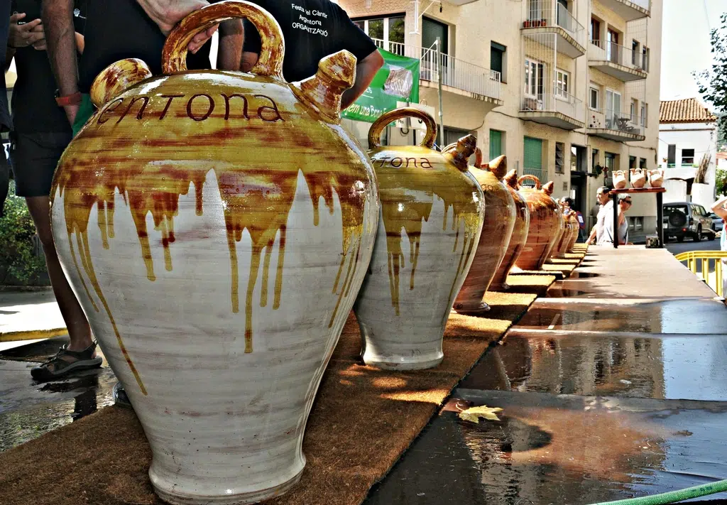 Fira del Càntir en Argentona. Por Alberto-g-rovi - Treball propi, CC BY-SA 3.0, https://commons.wikimedia.org/w/index.php?curid=27622083