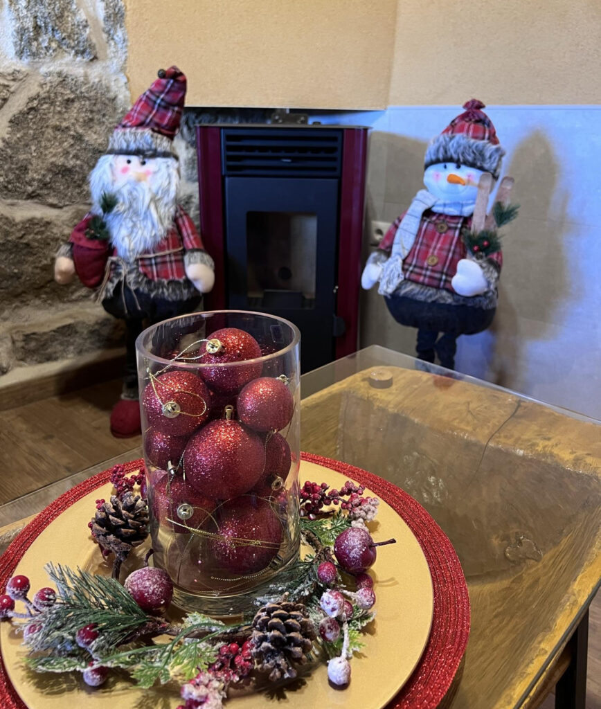 Casas rurales decoradas por Navidad: El Pesebre del Abuelo, en Cillán (Ávila).