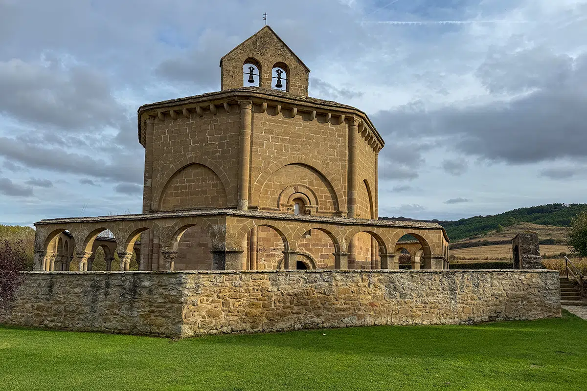 iglesia de Santa María de Eunate, Navarra Media