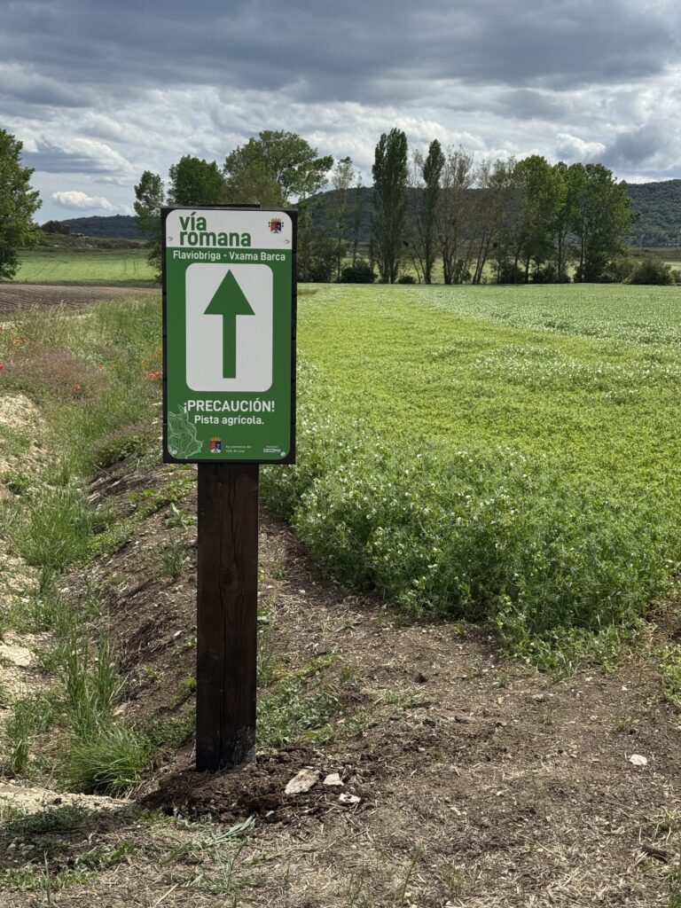 Señalización de la calzada romana de Valle de Losa. Cedida por el Ayuntamiento de Valle de Losa