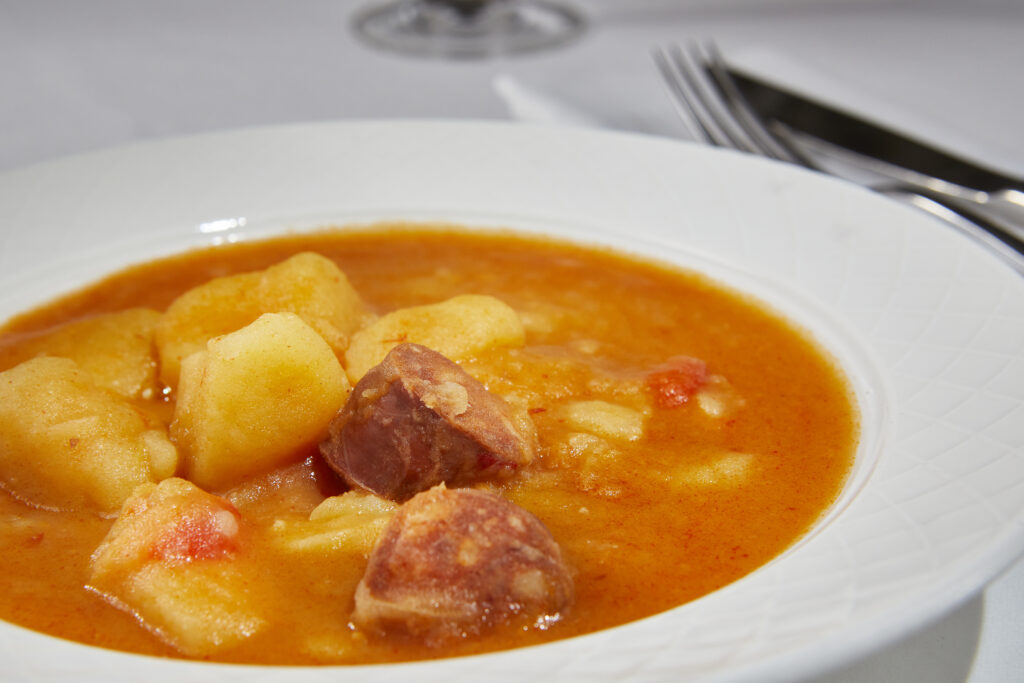 Patatas a la riojana, Restaurante Casa Masip, Ezcaray (La Rioja). Autor: by James