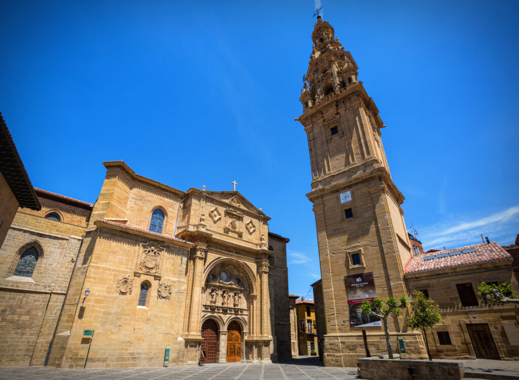 Plaza Puerta del Perdón, en Santo Domingo de la Calzada, La Rioja