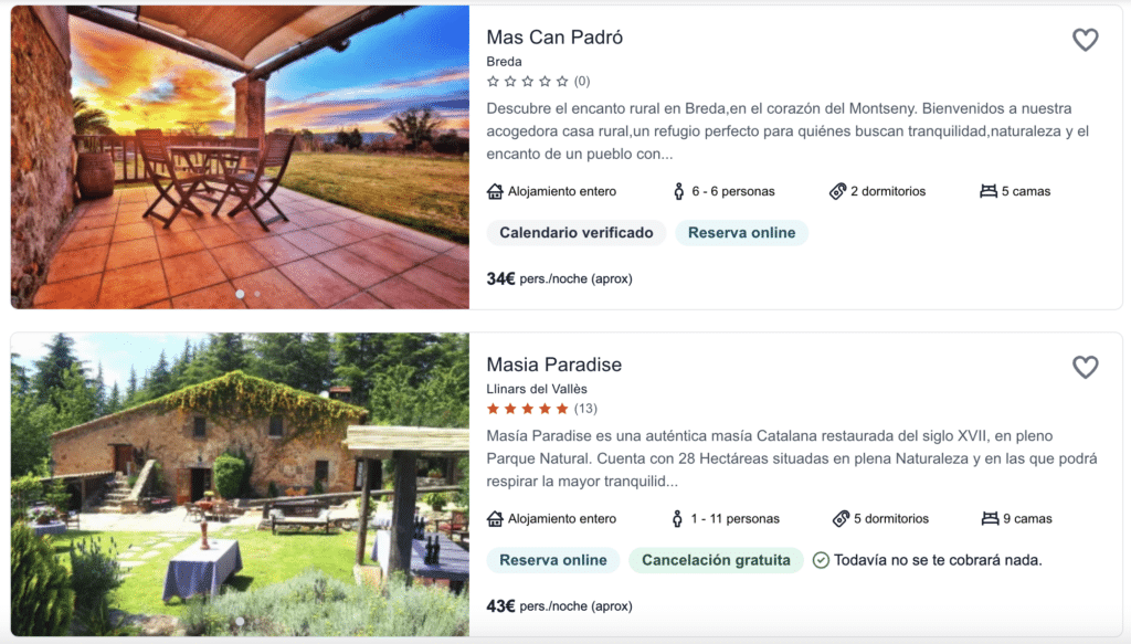 Captura de pantalla de dos alojamientos rurales: el primero muestra una terraza con mesa, sillas y vistas al campo; el segundo, una casa rústica de piedra con asientos al aire libre, rodeada de vegetación y flores.