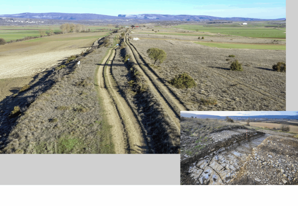 Vista aérea del terraplén de la vía romana y las dos rodadas exteriores por las que suelen circular los tractores. Al fondo, a la izquierda
puede verse el pueblo de Villabasil. Cedida por el Ayuntamiento de Valle de Losa