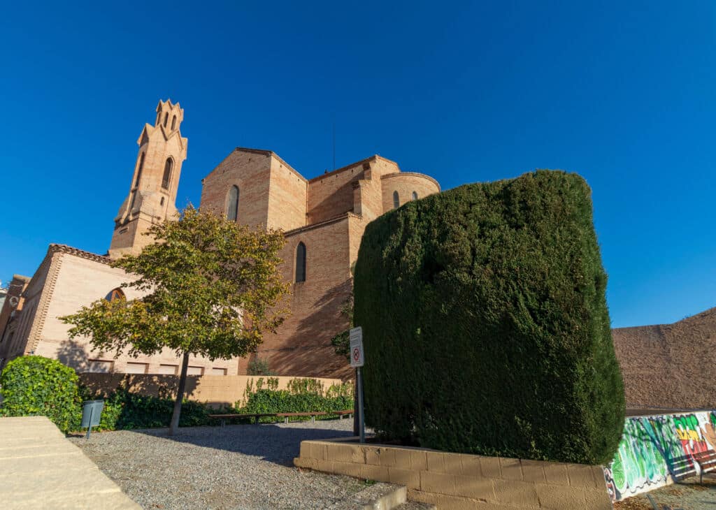 Iglesia parroquial en Sant Esteve de Sesrovires. Por Cavan