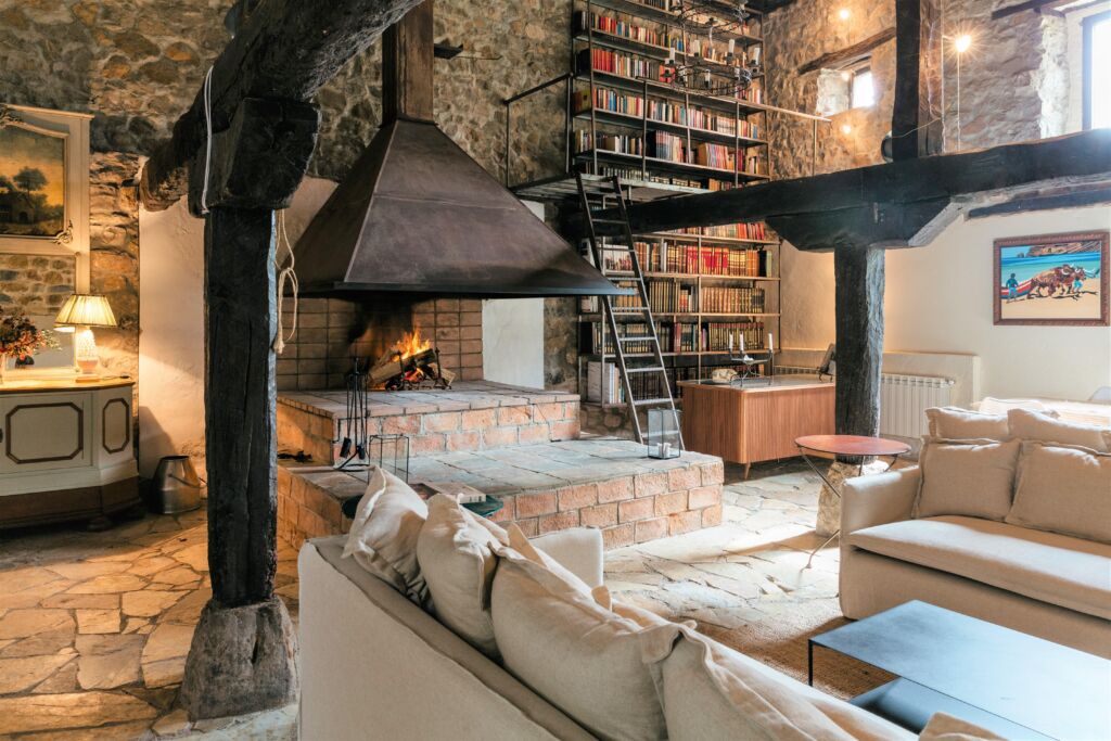 Villa Pacheca, casa rural con biblioteca perfecta para sumergirse en la lectura.