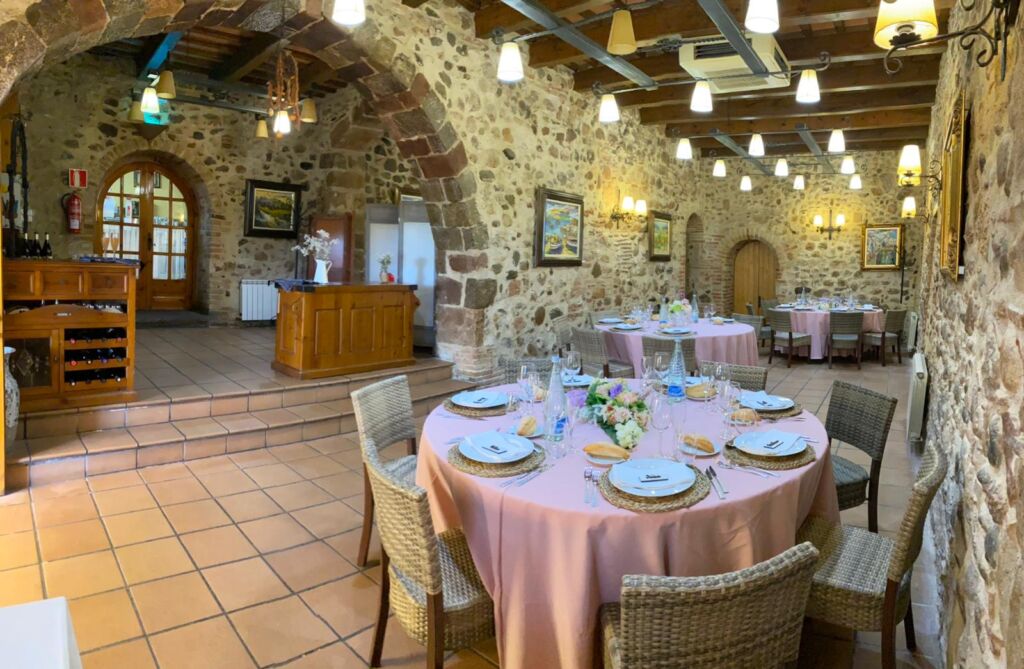 Numerosas masías tradicionales catalanas funcionan hoy en día como restaurante.