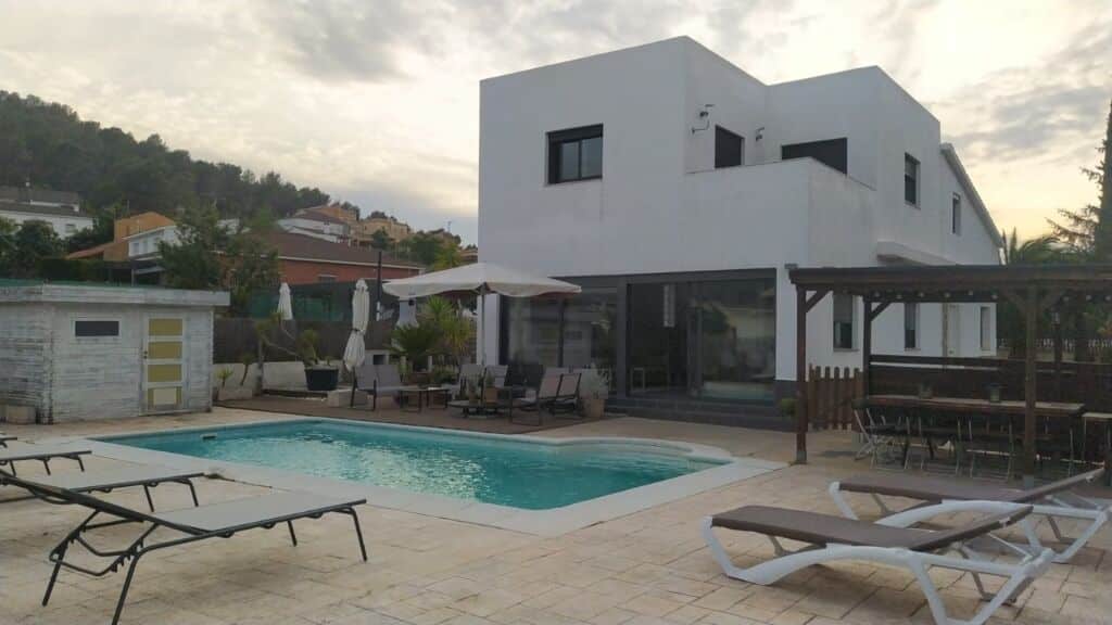 VillaFranz House, en Canyelles (Barcelona).