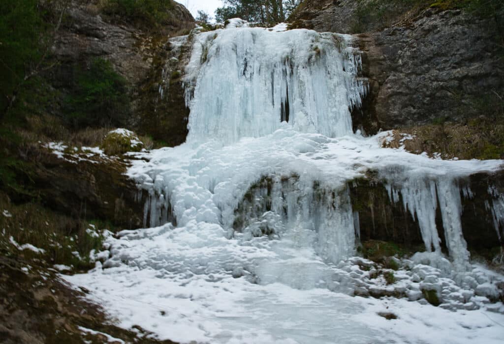 Cascadas congeladas: las tres cascadas de Maçaners (Barcelona).