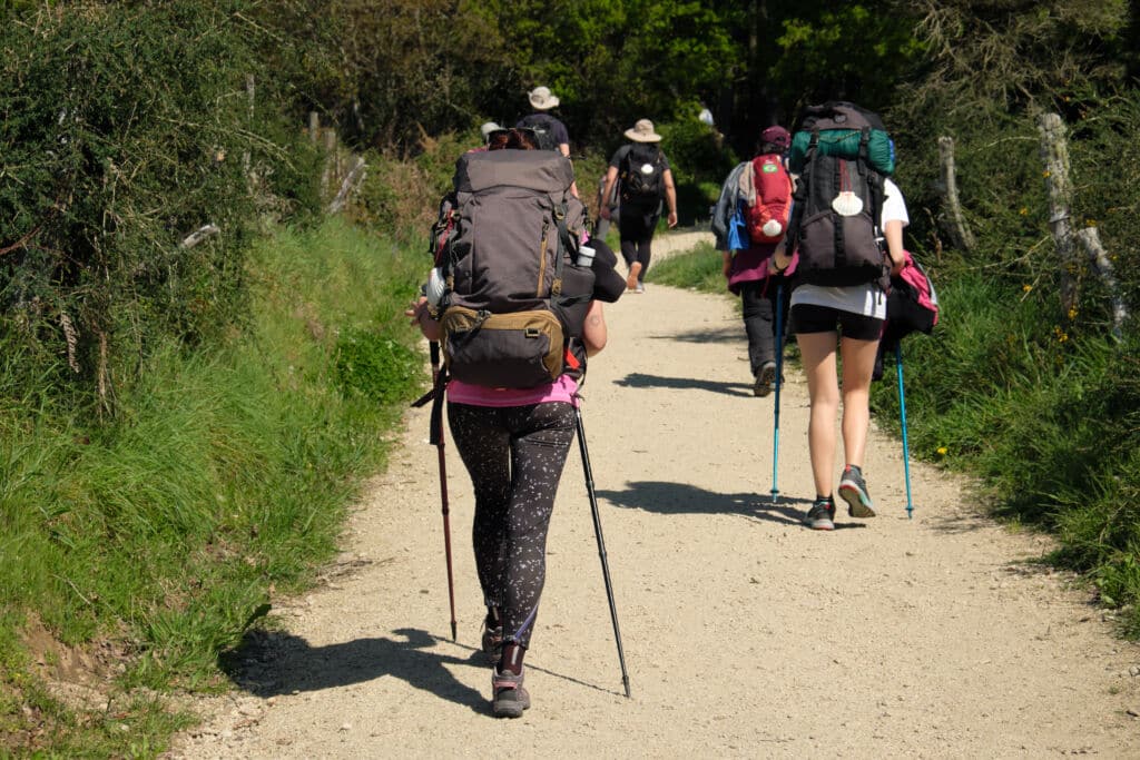 Peregrinos del Camino de Santiago a la salida de A Pena, entre Sarria y Portomarín. Por Orion76