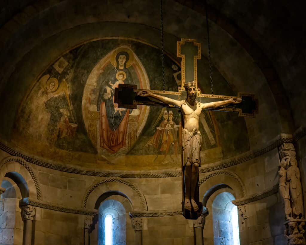 Ábside románica de la iglesia de San Martín de Fuentidueña, hoy en el museo The Moet Cloister de Nueva York. Por Brian