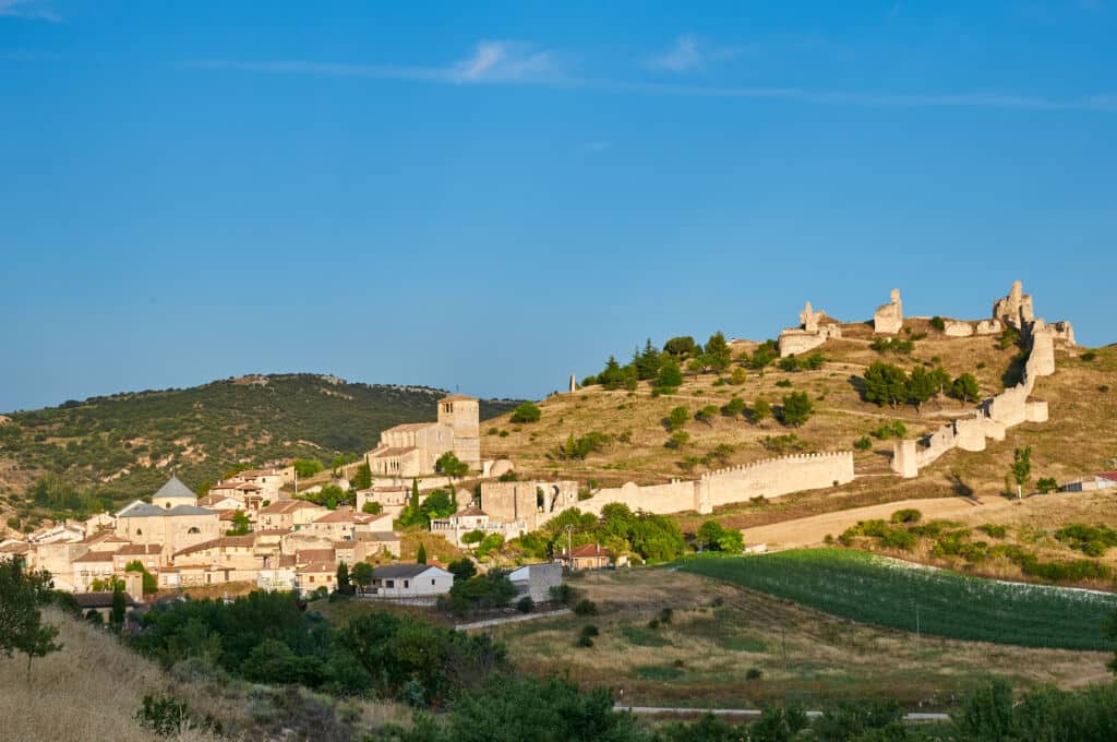 Fuentidueña y su castillo en ruinas. Por apgestoso