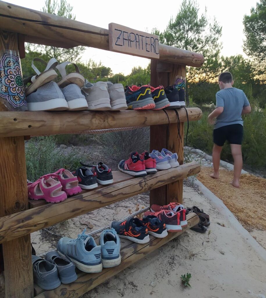 Acceso a La Senda a tus Pies, en El Pinar de Campo Verde (Alicante).