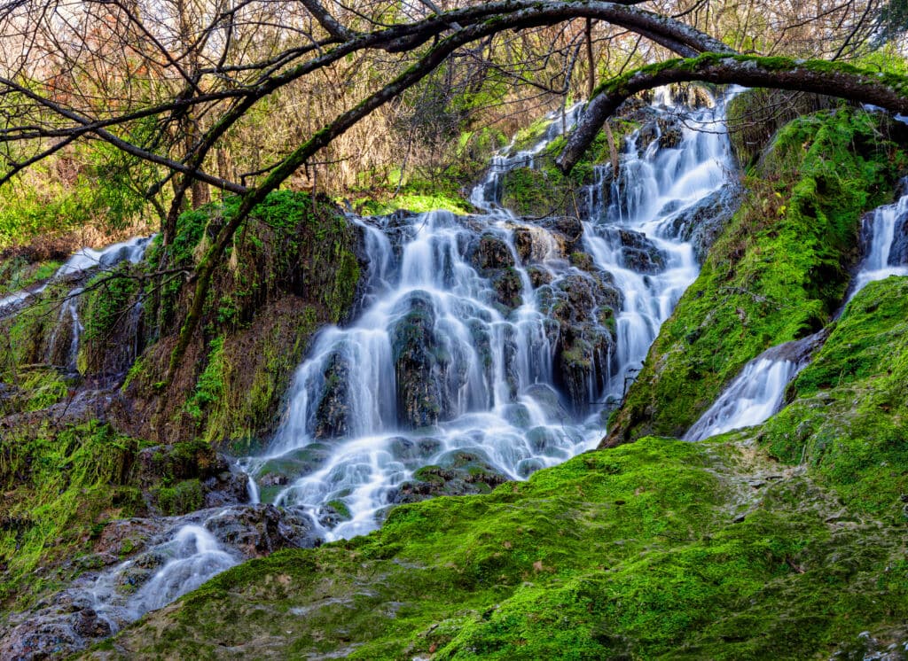 Cascada de las Herrerías, río Inglares, en la Ruta del Agua de Bergonzo (Álava).