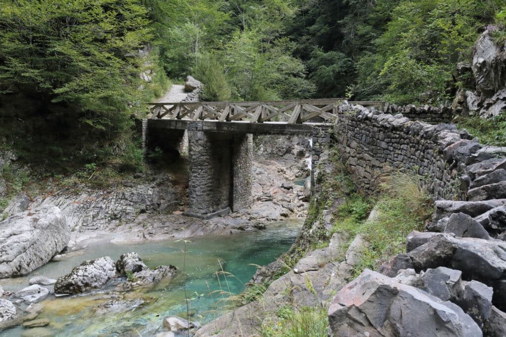 El paisaje pirenaico en la Ruta del Agua del cañón de Añisclo (río Bellós) es impresionante.