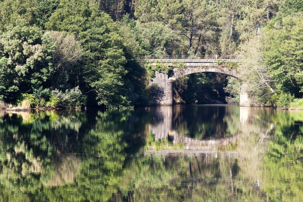 Paso del río Miño por A Arnoia, Ourense. Por Lmbuga (Luis Miguel Bugallo Sánchez)