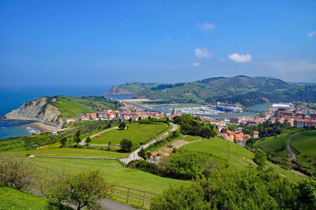 Zumaia en un día de sol. Por boysen.