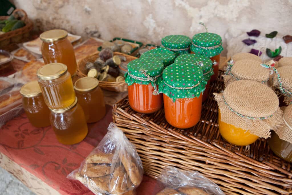 Puesto de miel artesanal en La Alcarria. Por WH_Pics.