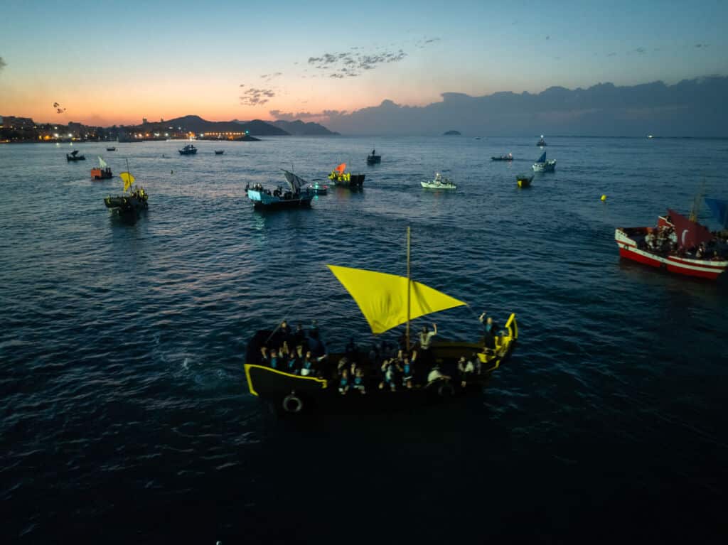 El Desembarco de las fiestas de Moros y Cristianos en La Vila Joiosa (Alicante), que se celebra en verano. Por Fotos ZonaFreeDrone