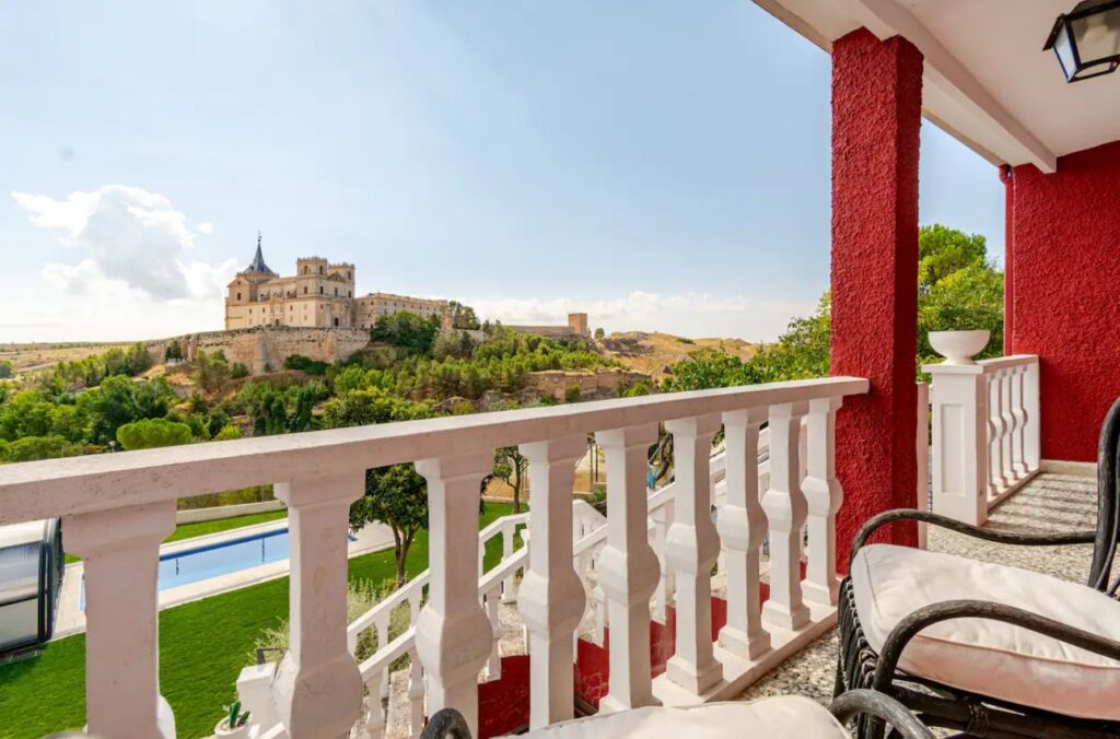 Vistas al monasterio de Uclés, Cuenca. Por Casa Rural Senda de los Lobos