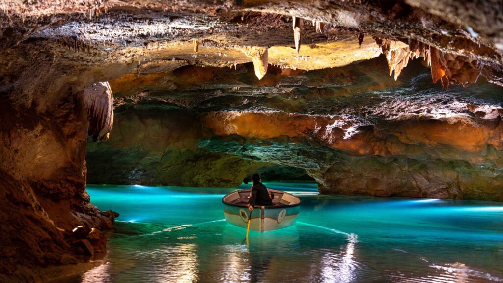 Coves de Sant Josep de La Vall d'Uixó (Castellón). Foto de Turismo de la Comunitat Valenciana