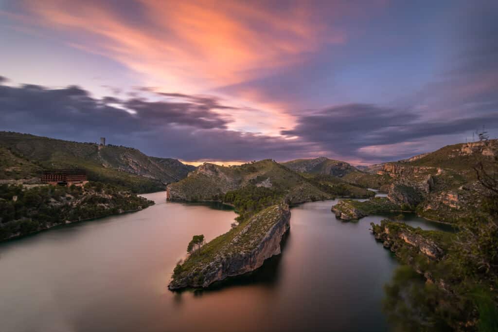 Embalse y central de Bolarque, Guadalajara. Por Aparicio Victor
