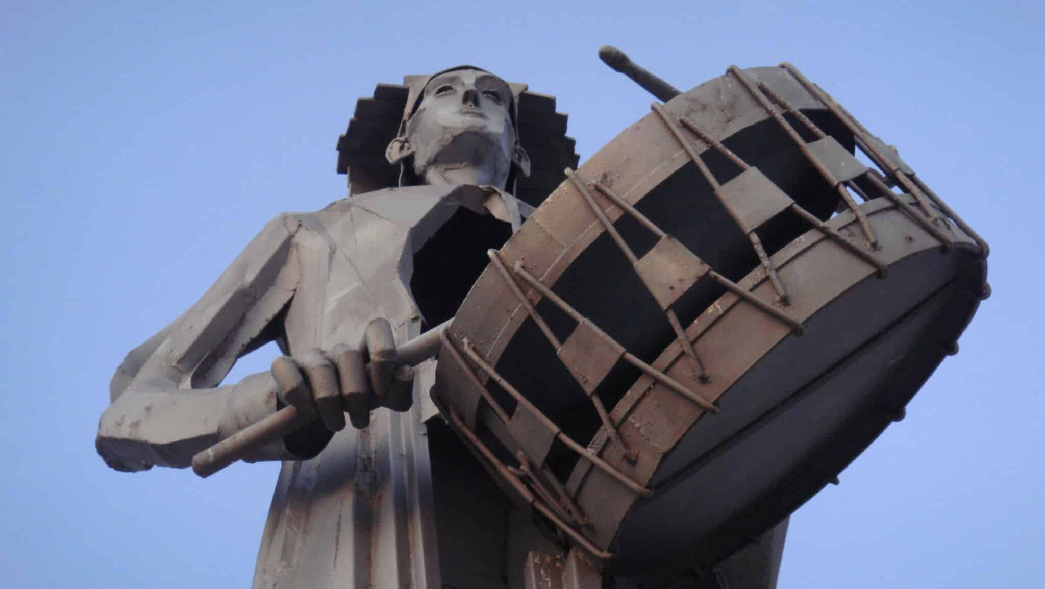 Los pueblos más estruendosos esta Semana Santa: la Ruta del Tambor y Bombo 🥁