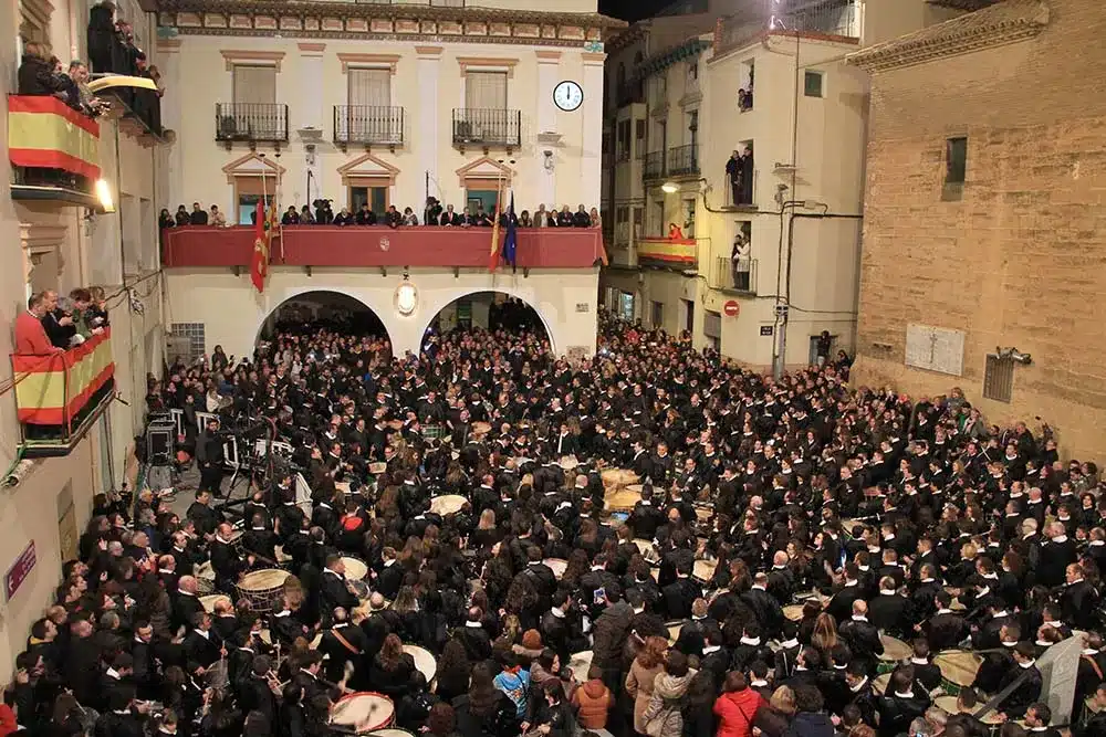 Romper la Hora en Albalate del Arzobispo. Foto de Ruta del Tambor y Bombo