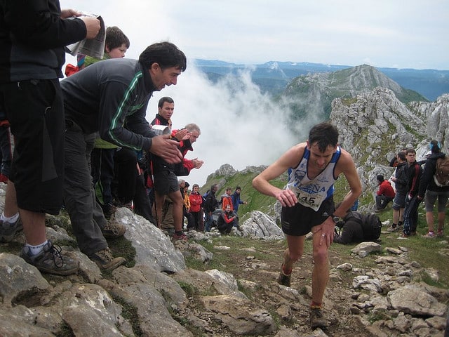 La carrera de montaña Zegama-Aizkorri. Por espinr - https://www.flickr.com/photos/martinalvarez/2530663140/, CC BY 2.0, https://commons.wikimedia.org/w/index.php?curid=19627268