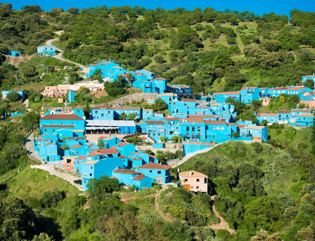 Júzcar (Málaga), el pueblo azul en medio de la Serranía de Ronda.