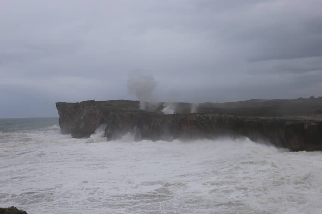 Los bufones de Pría (Asturias), belleza salvaje junto al mar.