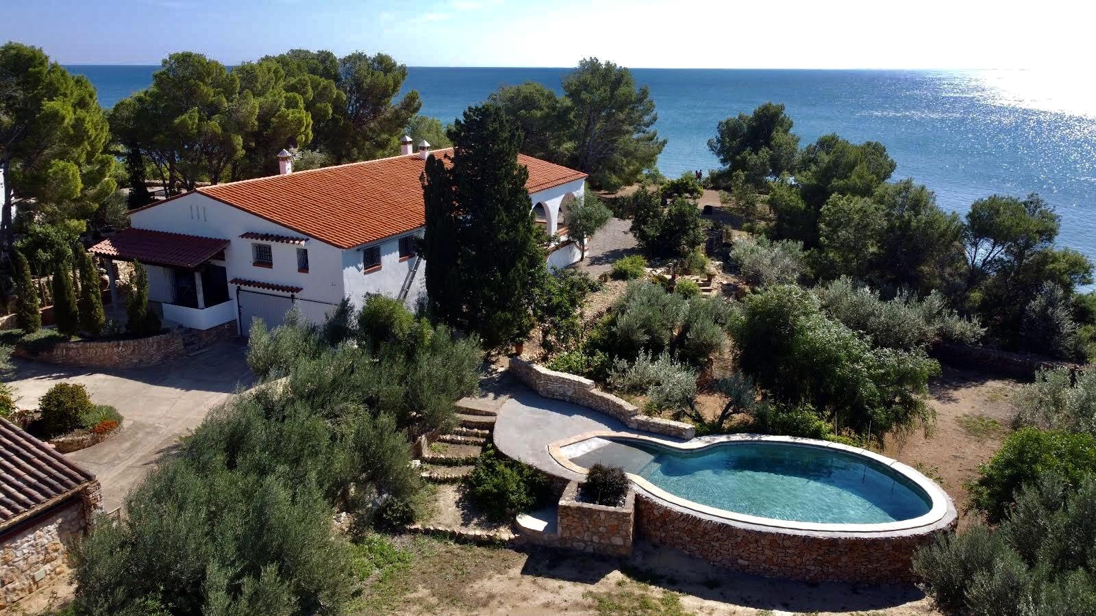 Dormir arrullado por el sonido del mar: seis casas rurales junto a la playa