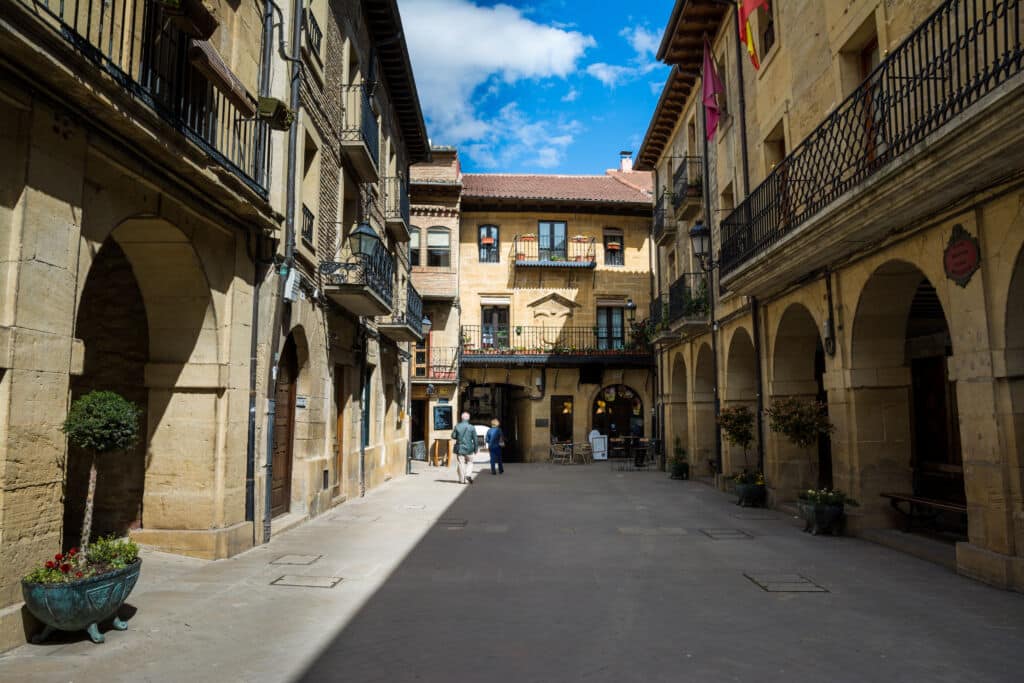 Casco histórico de Laguardia, en el País Vasco. Por jon_chica.