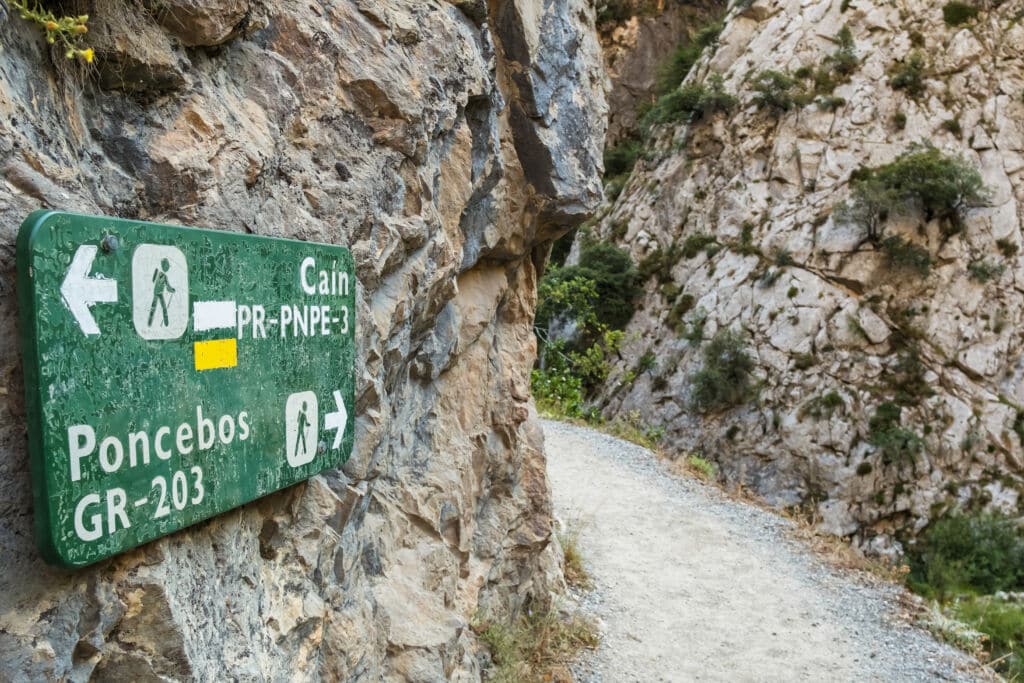 Señalización en la Ruta del Cares. Por Mazur Travel.