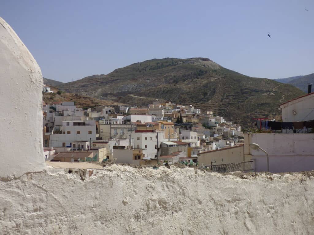 El pueblo de Macael (Almería), referente del mármol. Por VEOy.com