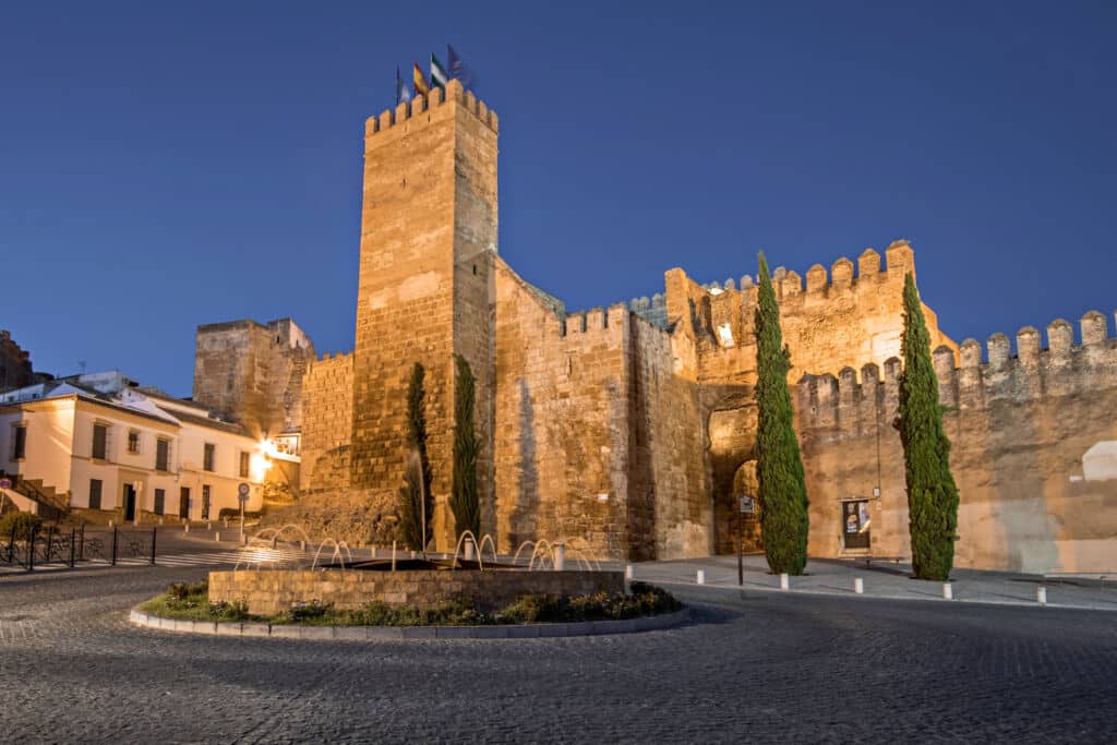 Puerta de Sevilla en Carmona, Andalucía. Por carloskoblischek.