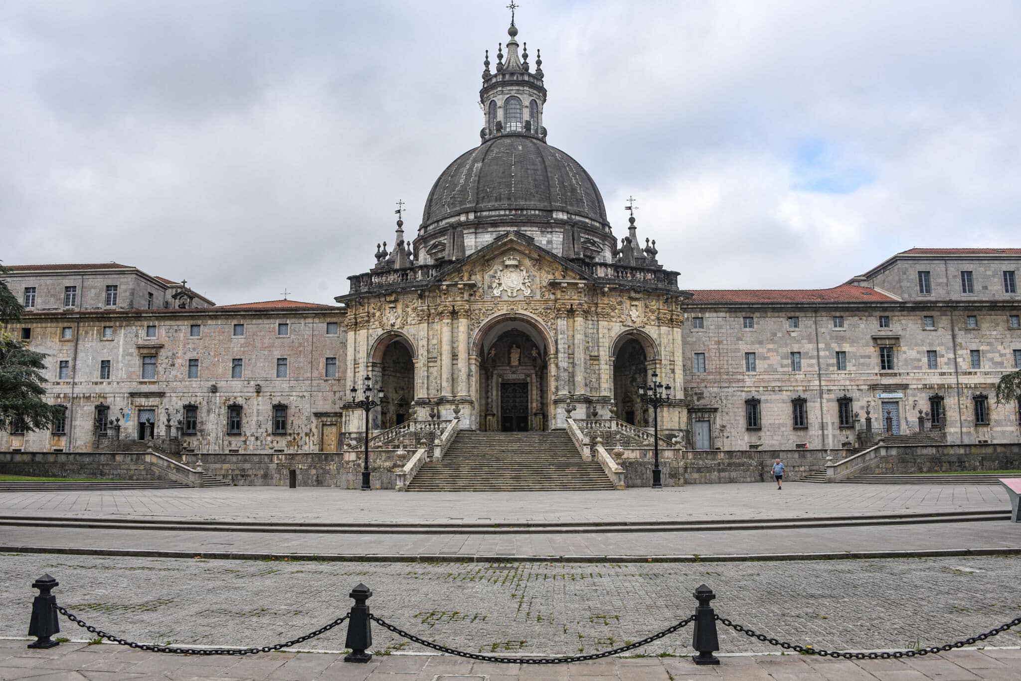 El Vaticano vasco, un gran templo junto a la casa de San Ignacio