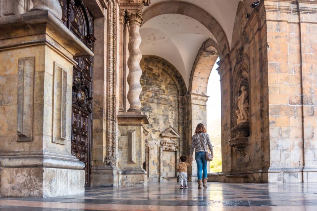Los arcos de la entrada del Santuario de Loiola (Azpeitia, Guipúzcoa). Por unai