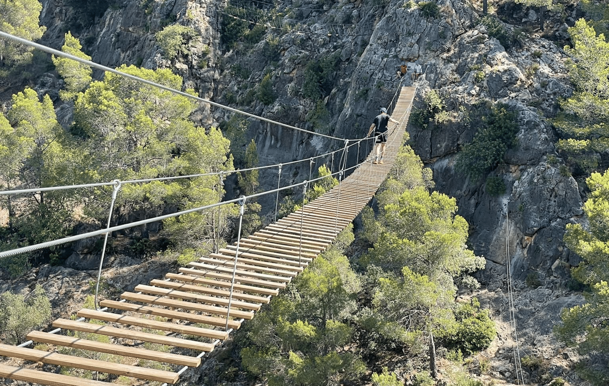 Rutas sobre el vacío: los 6 puentes tibetanos más espectaculares de España