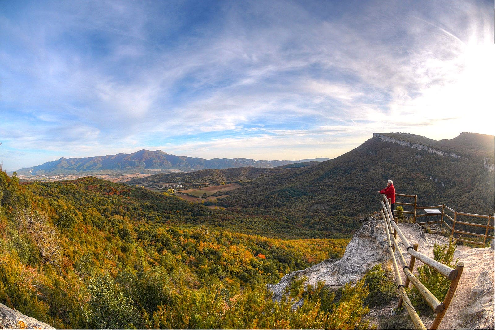 Pájaros carpinteros y olor a narcisos: rutas por el Parque Natural de Izki, en Álava