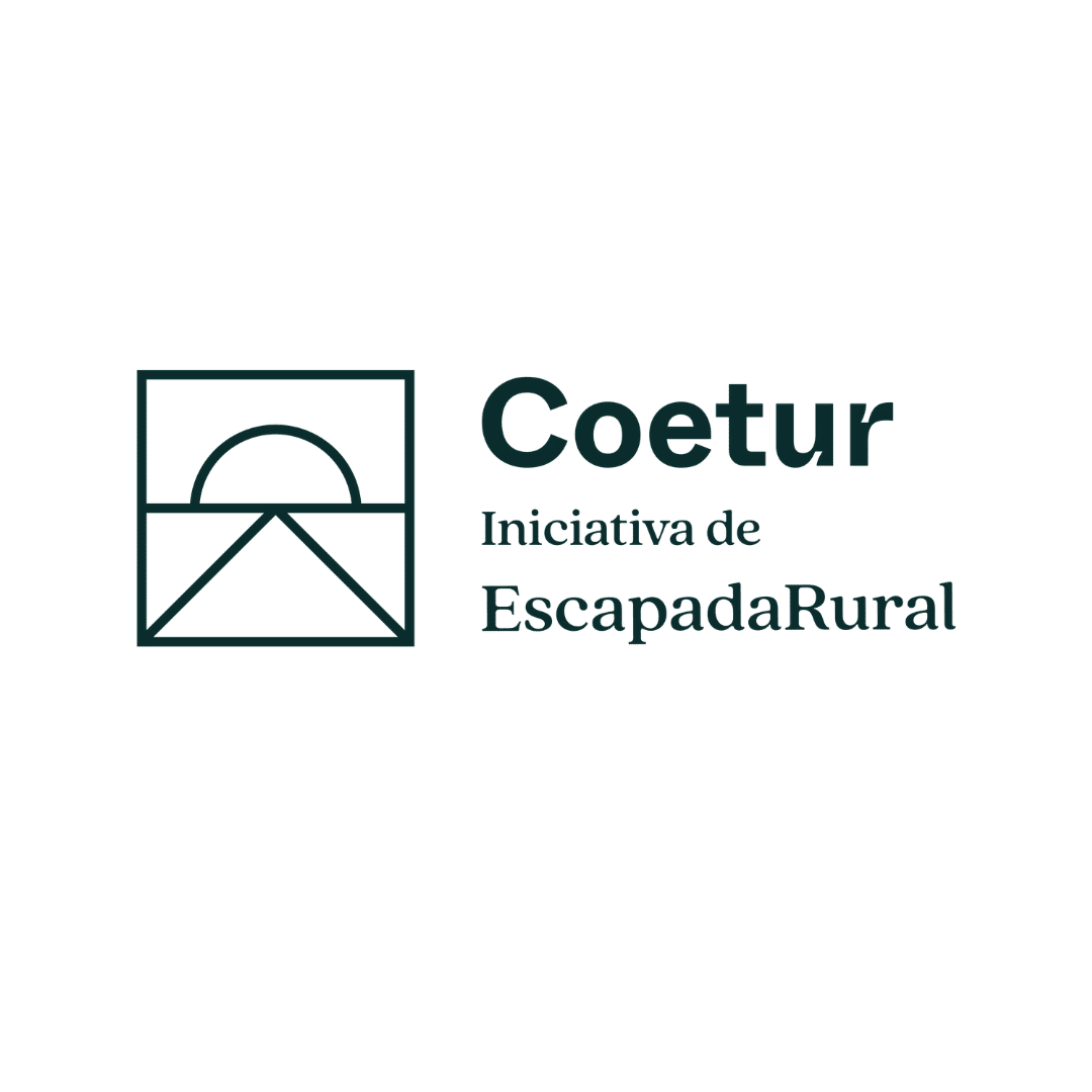 Logotipo con un dibujo geométrico de un sol saliendo sobre montañas dentro de un cuadrado, junto al texto: Coetur Iniciativa de EscapadaRural sobre fondo blanco.