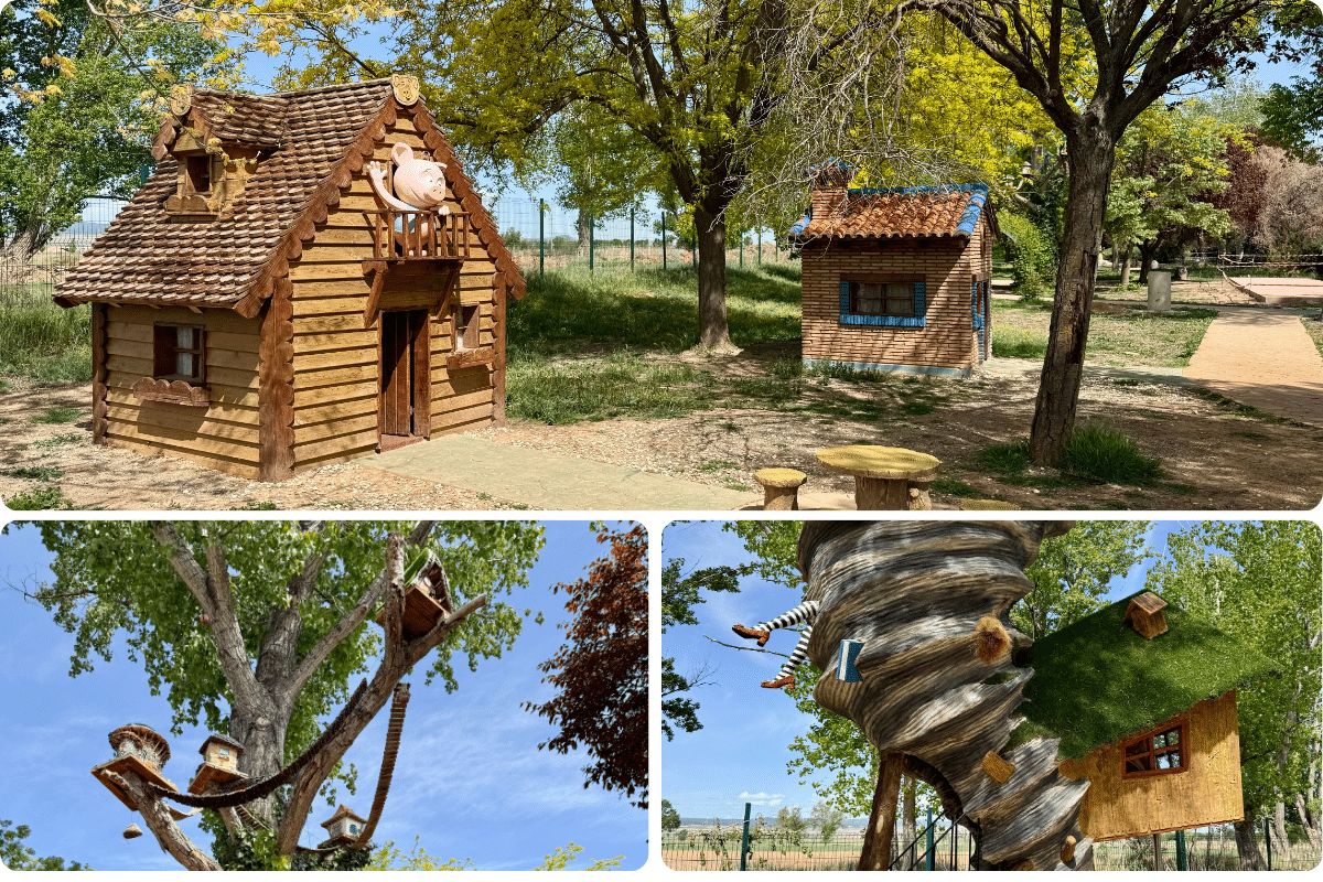 Una escena de parque en Asturias con caprichosas casitas de madera, incluida una con un cerdo en el tejado, una casita de tejado azul y creativas casitas en los árboles: una en forma de espiral y otra con figuras de animales encaramadas a las ramas.