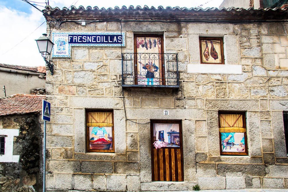 Ruta urbana de las "Casas Vivas" en la Sierra de Madrid. Foto del Ayuntamiento de Fresnedillas de la Oliva