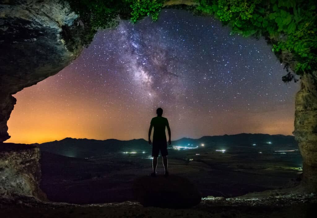 Senderismo nocturno en las Cuevas de Zaen, en Moratalla (Murcia). Por David