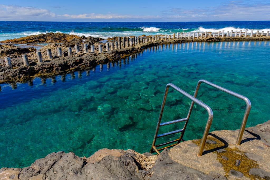 Una piscina natural Las Salinas de Agaete, Gran Canaria