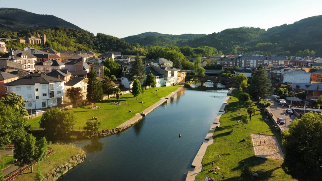 Playa fluvial de Vega de Espinareda (León).