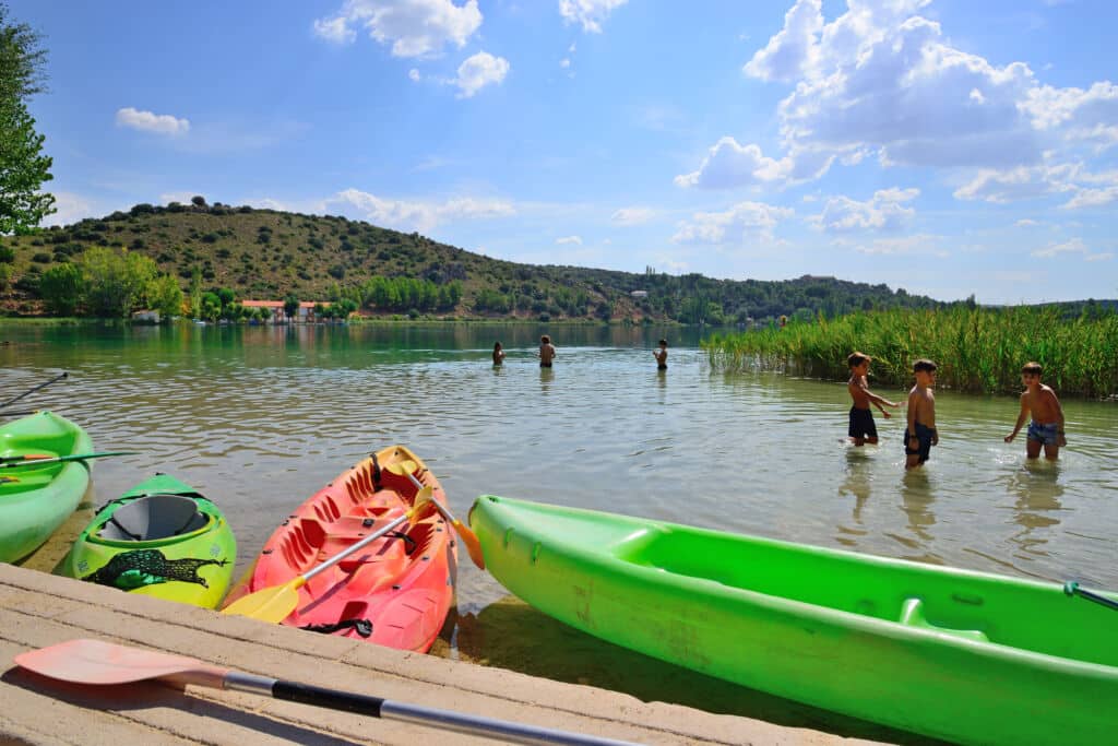 Canoas en las lagunas de Ruidera. Por Julián Maldonado.