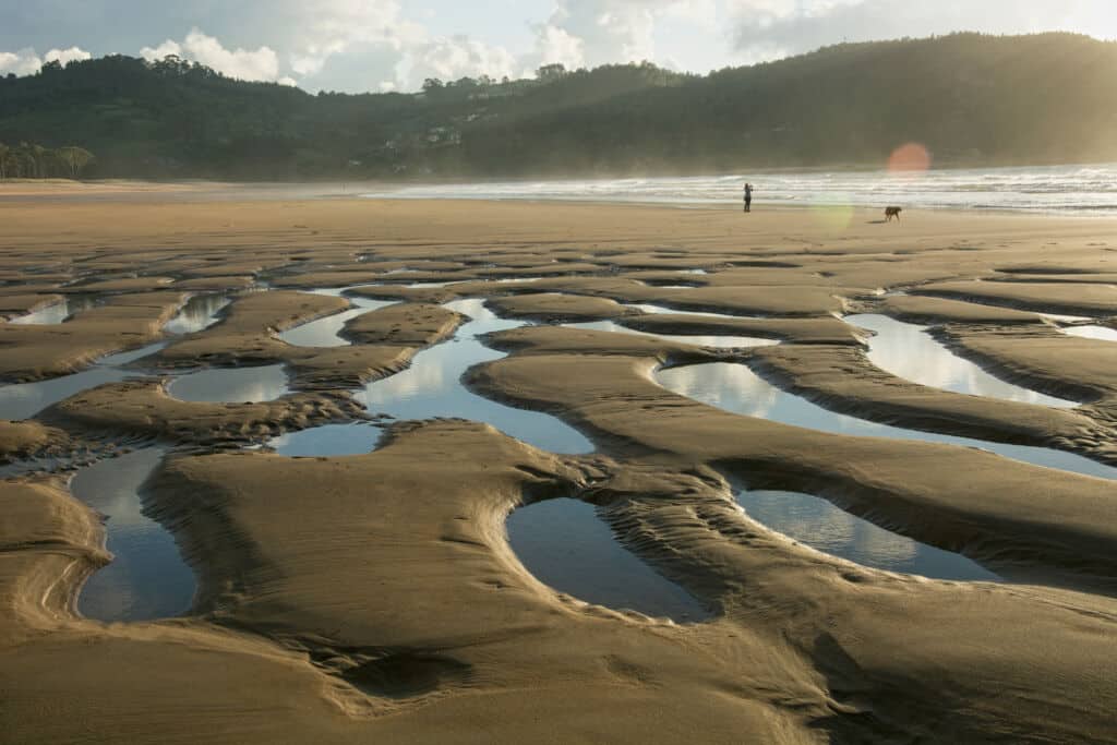 Playa de Rodiles, en Villaviciosa (Asturias), con la marea baja. Por lurialur